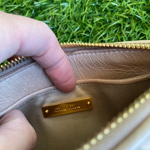 NEW MIU MIU CLUTCH WRISTLET WITH AUTHENTICITY CARD VITELLO SHINE CIPRIA PRADA - Picture 9 of 13